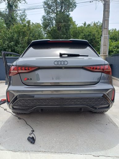 AUDI 